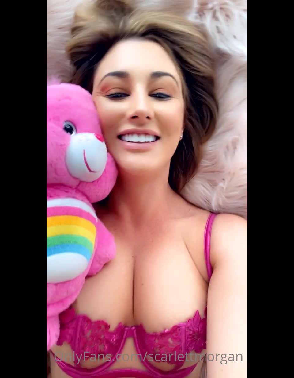Scarlett Morgan Scarlettmorgan - ellyrosexx me trató al día más especial hoy ¿qué opinas de estos gif 01-10-2020