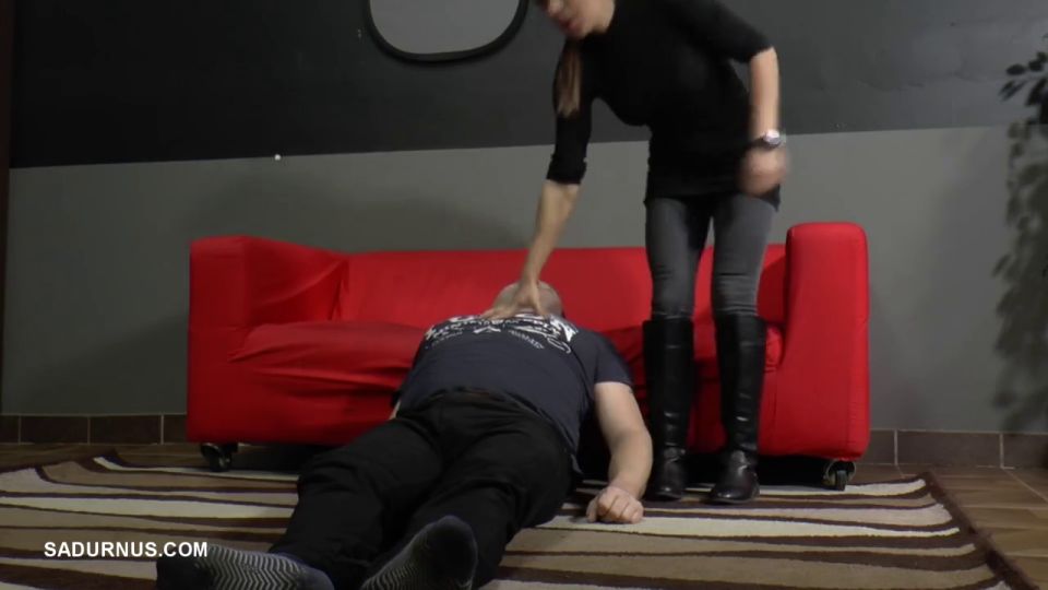 Femdom Porn Sadurnus – Under Nomi’s Jeans