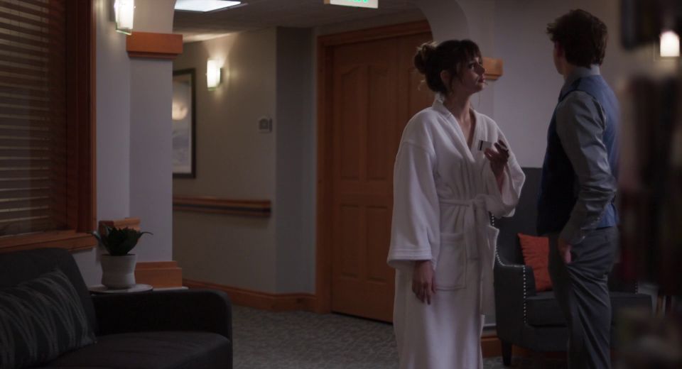 Ana de Armas - El Empleado Nocturno (2020) HD 1080p - (Porno Celebridad)