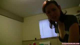 Diaperedonline2Savannah Savannah POV remar en el banco