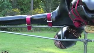 Casa de Gord20 10 02 (04 09 24) Sasha Monet - Soporte de visualización