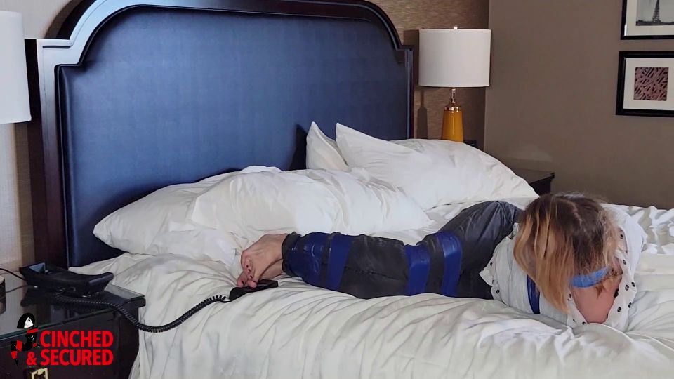 Ava Nyx - Cincado y guardado en silencio - Cincado y asegurado.