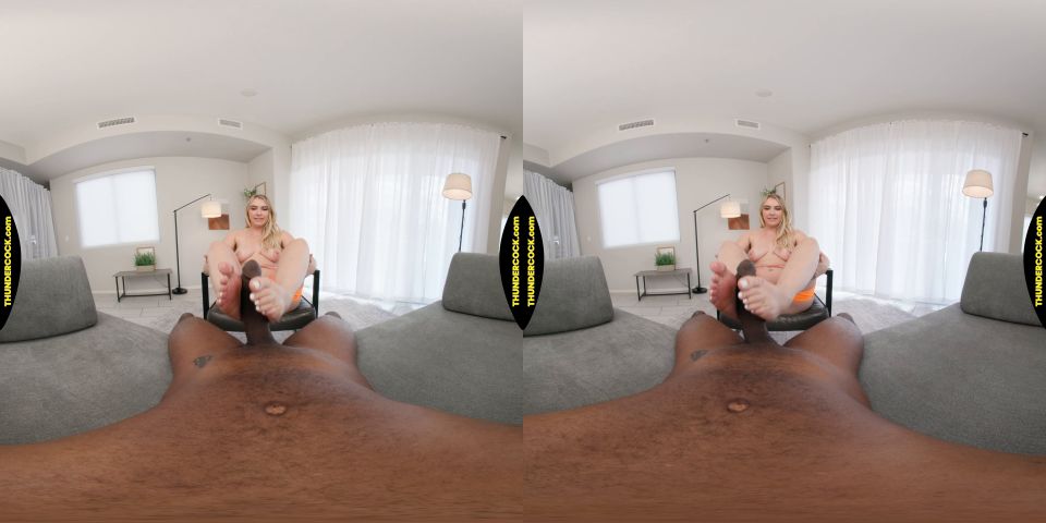 Maisey Monroe - Tamaño - reina no puede conseguir suficiente de su hombre enorme polla