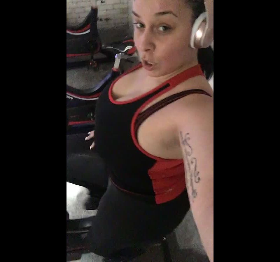 Anastasia Lux () Anastasialux - working out at the gym cardio before weights and yes i train times a week hours eac 01-02-2018