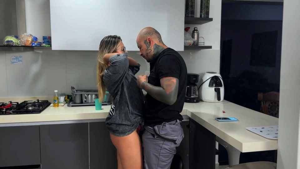 JULIANA ROSE - El fontanero me folla y deja mi coño muy mojado y abierto - JULIANA ROSE - FullHD 1080P