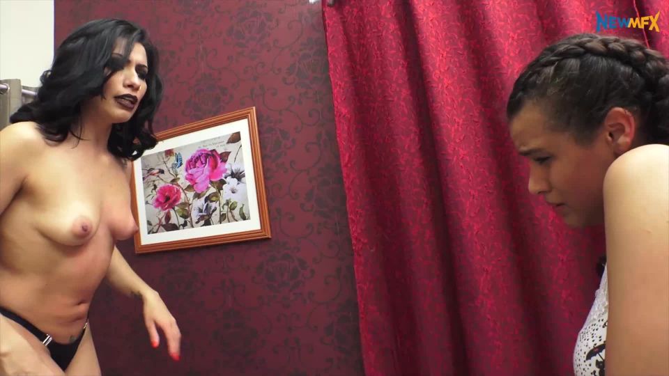 porno clip 35 Yasmin primera vez como pony sala en fetiche porno katja kassin femdom