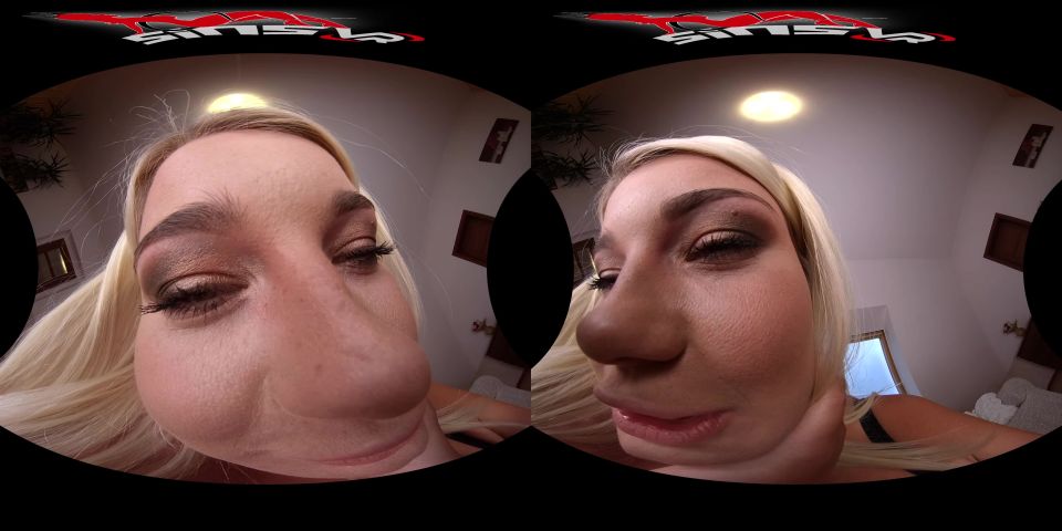  SinsVR presents Lucy Li – Face Sitting 5K (MP4, UltraHD/4K, 5400×2700) on reality 