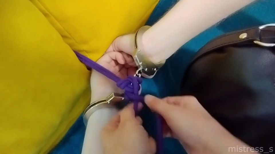 Señora S Amateur Real Amateur Señora Bondage POV después de una semana en jaula de castidad (Realidad)