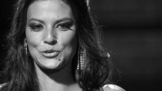 Maia Thomas, Katherine Hicks - Negro - (Porno Celebridad)