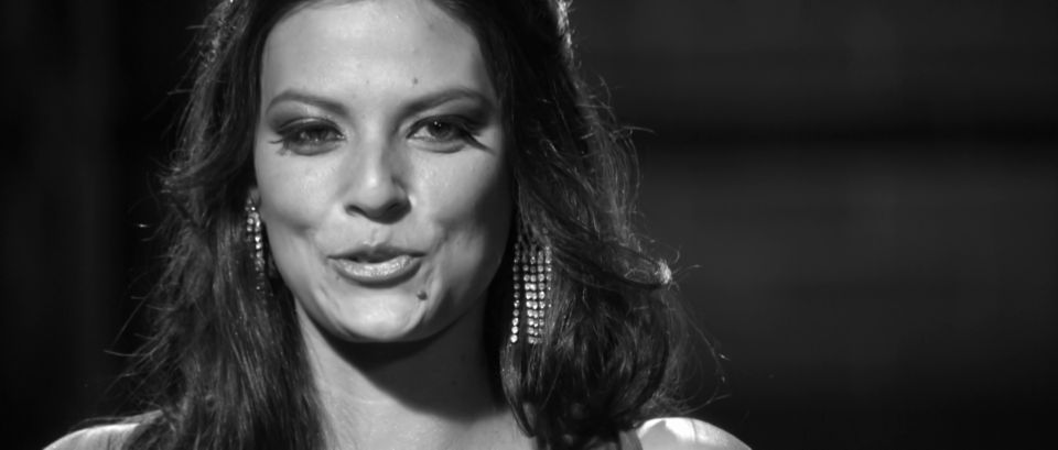 Maia Thomas, Katherine Hicks - Negro - (Porno Celebridad)