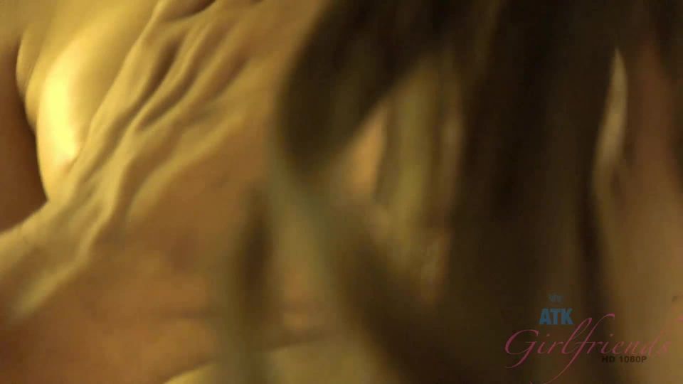 Henley Hart Vacaciones Virtuales (Tatuaje)