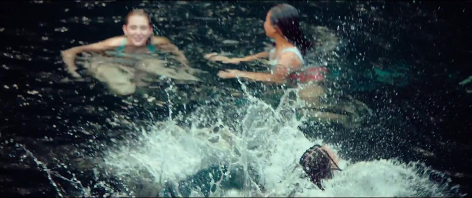 Sophie Nelisse, Brianne Tju, Corinne Foxx, Sistine Rose Stallone - 47 metros de profundidad sin enjaulado (2019) HD 1080p - (Celebrity porn)