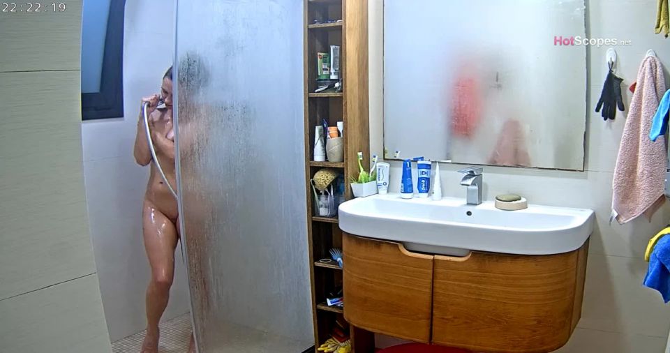 Reallifecam - Karol tienen caliente coño de rub y Waterbate en la ducha 21.11.2024 1008P - Amateur