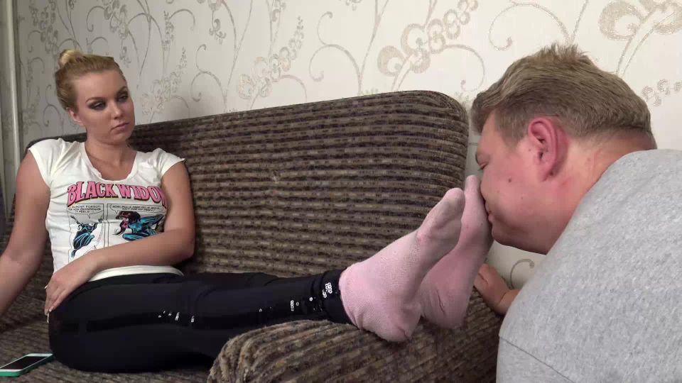 [GetFreeDays.com] Anna - Lick My Dirty Sneakers and Eat My Sweaty Socks foot domination