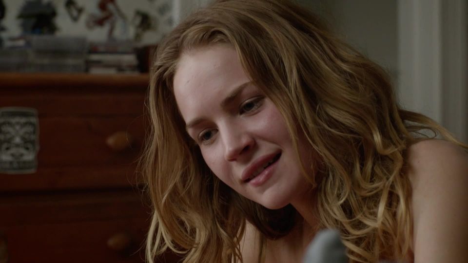 Britt Robertson – Under the Dome s01e01 (2013) HD 1080p - (Celebrity porn)