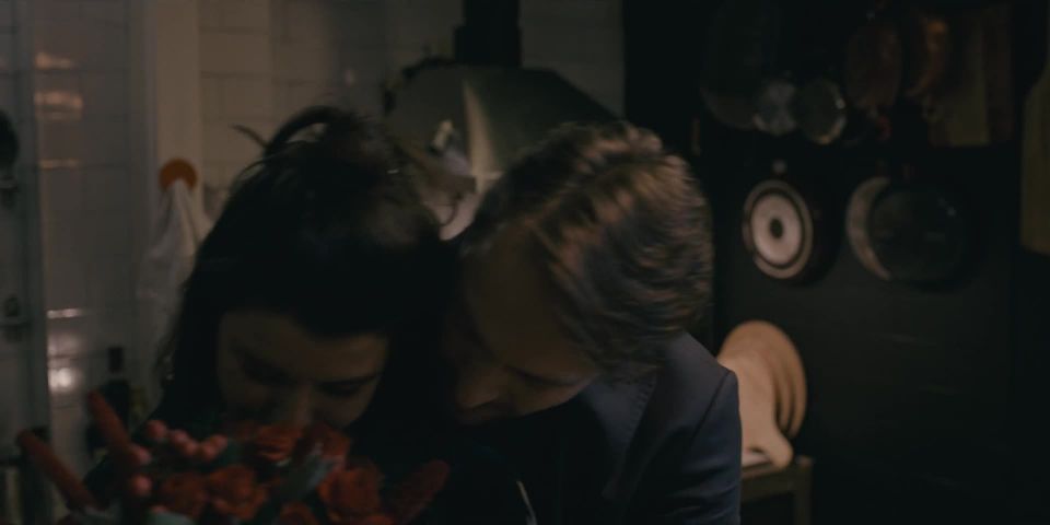 Beren Saat - El regalo s01e01 (2019) HD 1080p - (Celebridad porno)