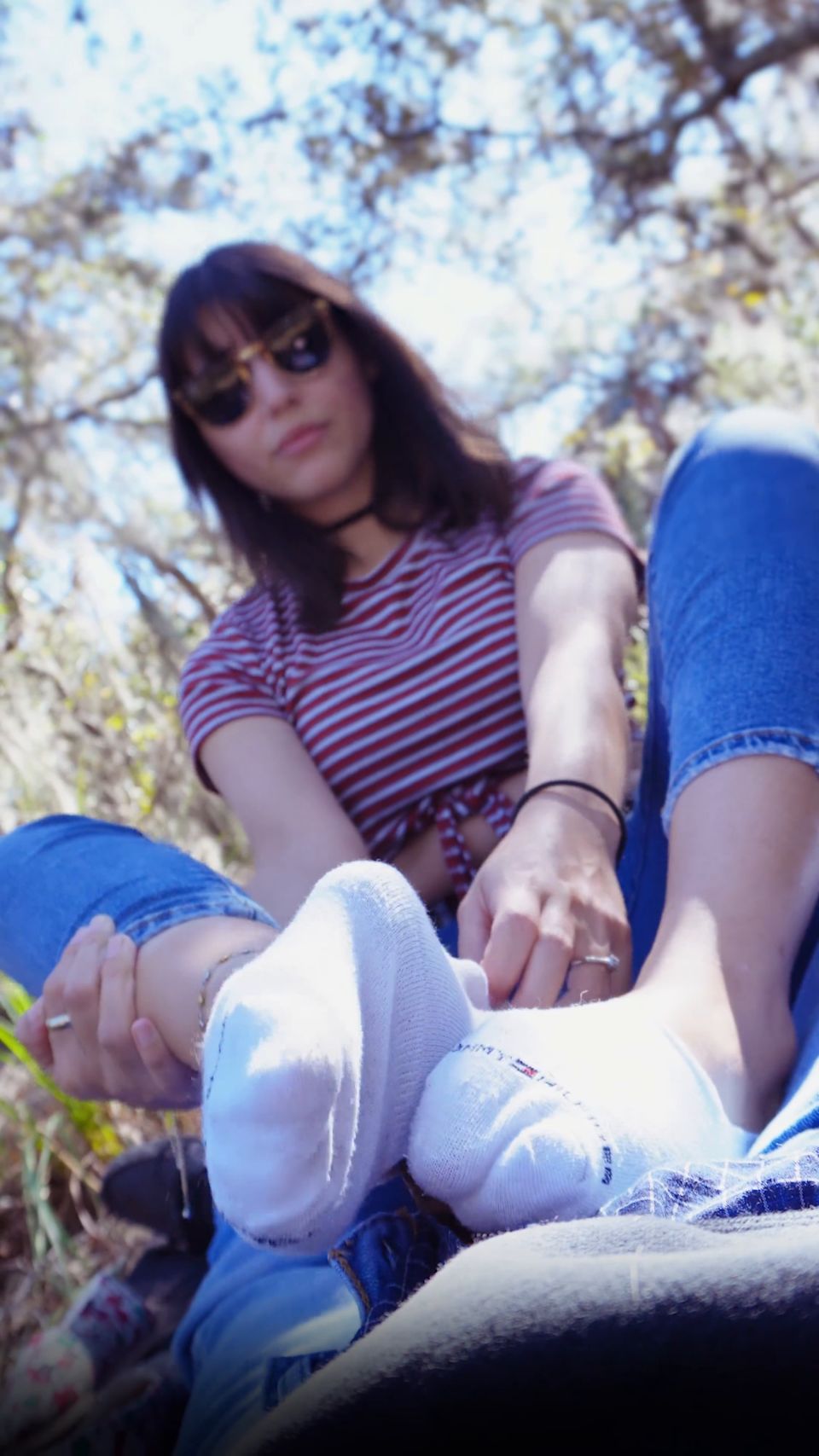 CalcetínPintura en un camino público de senderismo Ava Brooke