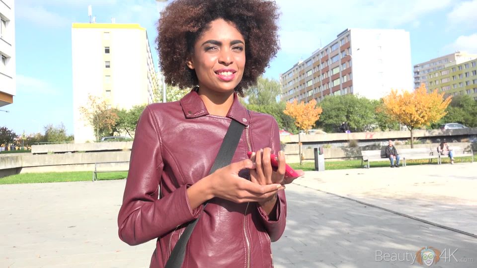 LunaCorazónColección [Belleza4K] LunaCorazón Interracial Sexo Público Aventura 01