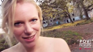 ALEMANIA BABE conduce desnudo en Rush Hour a la mierda la fecha! Claudia Swea Fechas6.