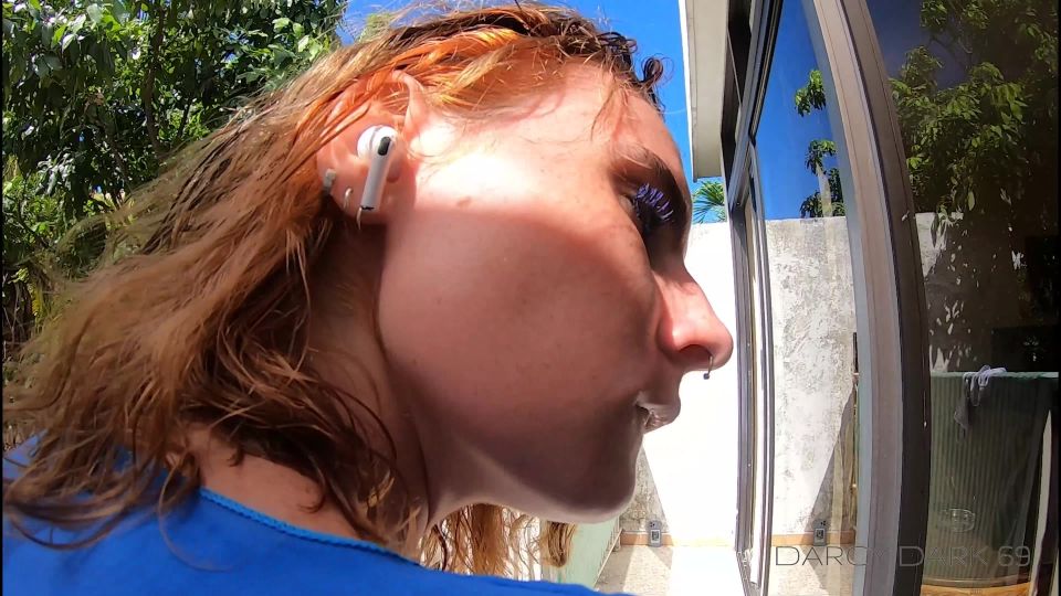 Sexo público en el balcón en el Resort (público) Darcy Dark