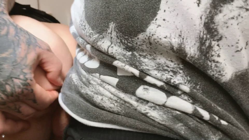 Video Alissa Noir DREILOCH FICK MIT SPERMAFLUT VOR DER PARTIA 1080p...