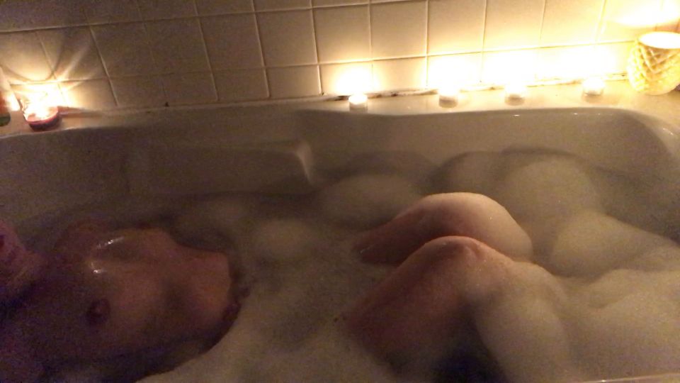 Saradoesscience - Bubblebath Jerk Off Instructions.MOV
