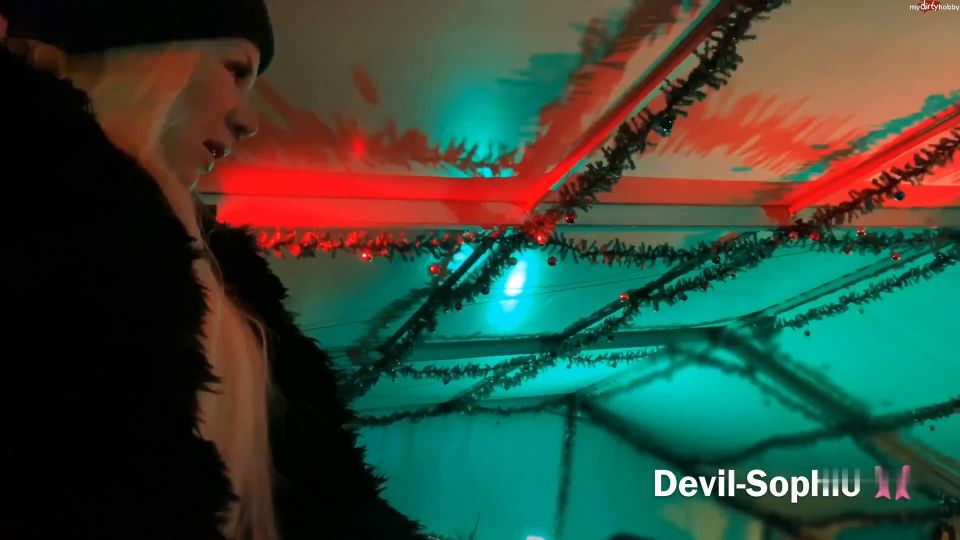 SteffiBlond - Public und versaut - So versaut pitt keiner auf dem Weihnachtsmarkt - FullHD 1080P