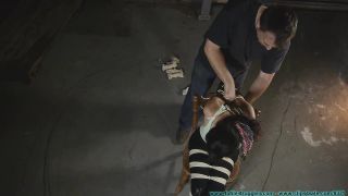 Luchas Futiles 2017Ellen se acostó con vaqueros y botas negras - Parte 2