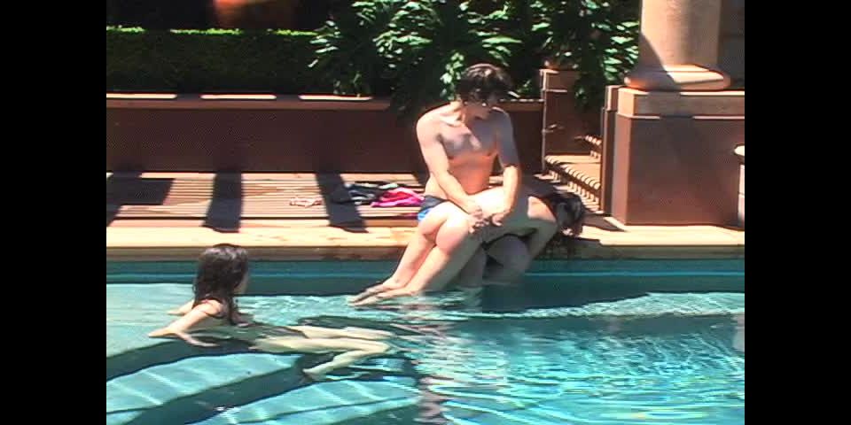 MP4/SD – Golpeado en la piscina!!!