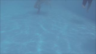 Online Tube Voyeur Under the water in the swimming pool - voyeur