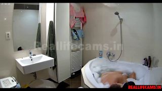 Reallifecam - Linda y Tibor tomar un baño 14.02.2025 720P - Amateur