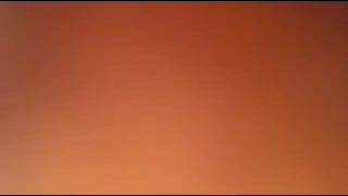 La llaman la "madre" en la universidad. Ella me está sirviendo a mí y a mi amigo en este