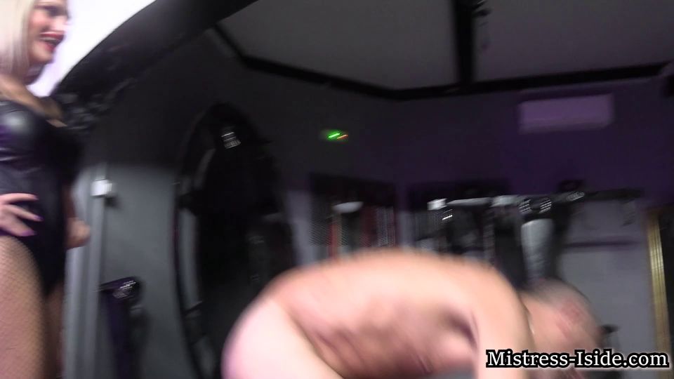 vídeo para adultos 19 mia malkova fisting Maestra Iside: Bolitas agitadas, cbt en pies porno