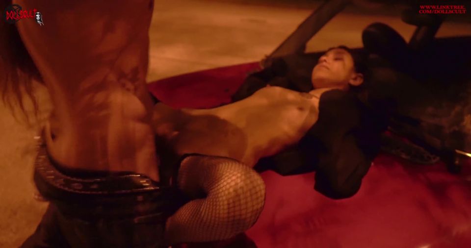 I Fuck Sissi On The Hood Of The Car In The Middle Of The Road 1080p