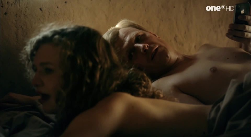 Yohanna Schwertfeger - Altes Geld s01e01(2015) HD 1080p - (Porno de Celebridad)