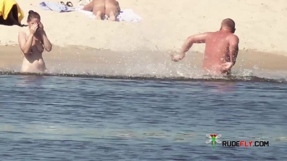 Nikki Hunter Nude Plage