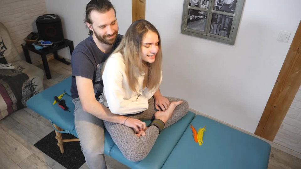 FrenchTickling – Psychiatric Tickling Therapy Series Patient 11 Lisabeth – Treatment 01 Tickling!