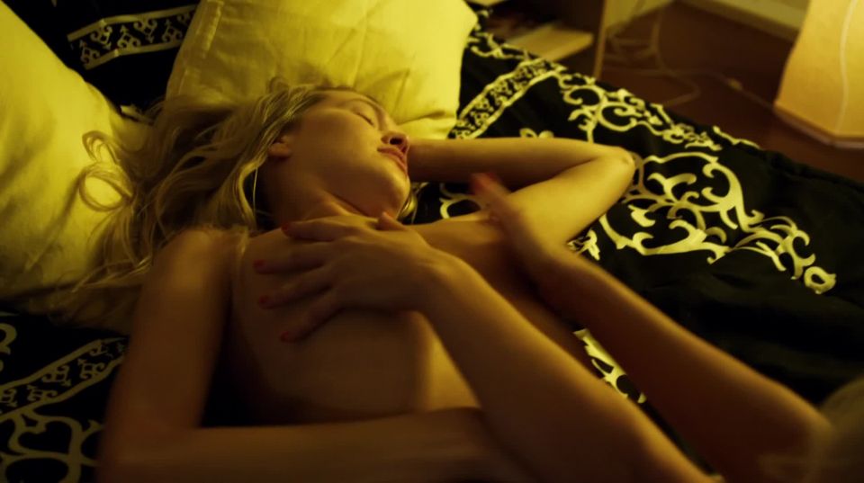 Chelsey Reist, Sharon Hinnendael – Abrazo del vampiro (2013) HD 1080p!!!