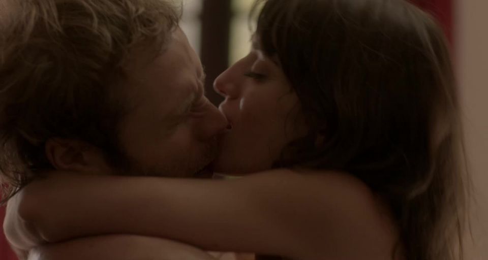 Lizzy Caplan – ¡Salve la fecha (2012) HD 720p!!!