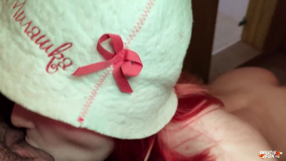 Mi hermanastra apesta con lujuria mi polla y dura folla en el baño 1080p