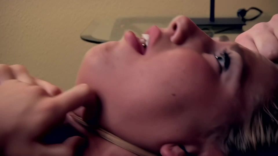 video 34 Carter Cruise - Para servir y proteger la fantasía  snuff pies porno pequeños pies fetiche