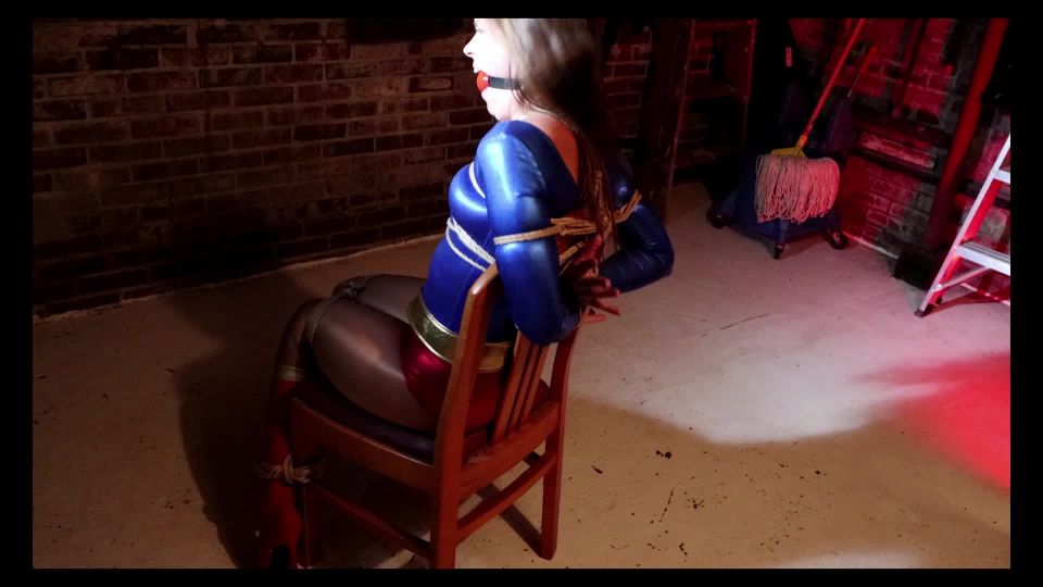 video en línea 6 bdsm japonés Mr Big es Ultra Girl atado y amordazado en su guarida, bdsm porno en bdsm porno