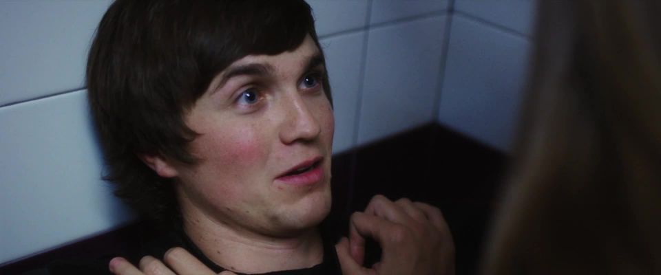 Reanin Johannink, Brooke Butler - Todas las animadoras mueren (2013) HD 1080p - (Porno de Celebridad)