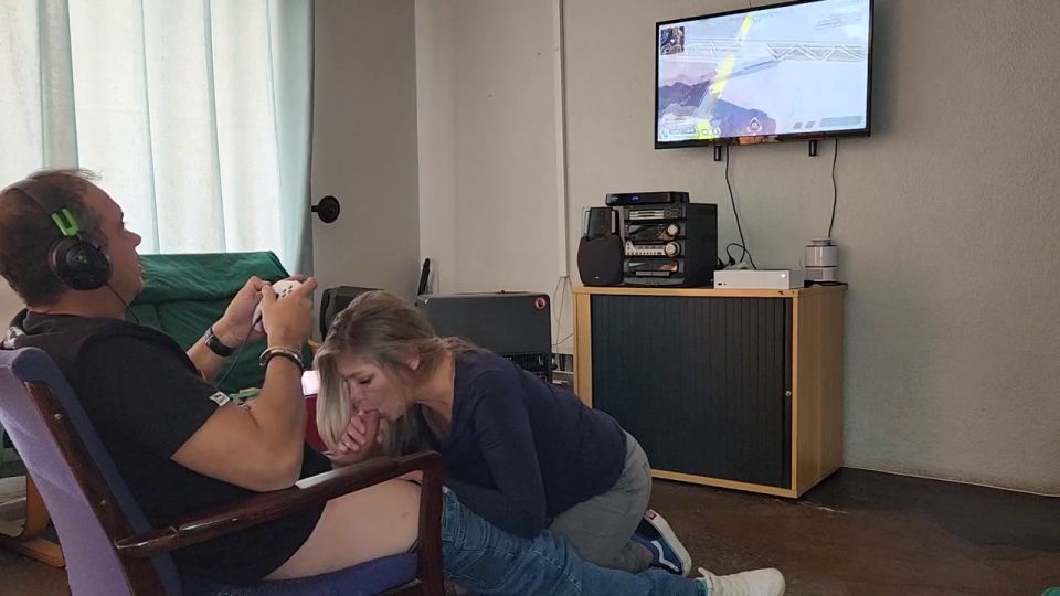 sparowdox - ¿Por qué ella siempre quiere chupar mi polla cuando estoy en mi mejor juego