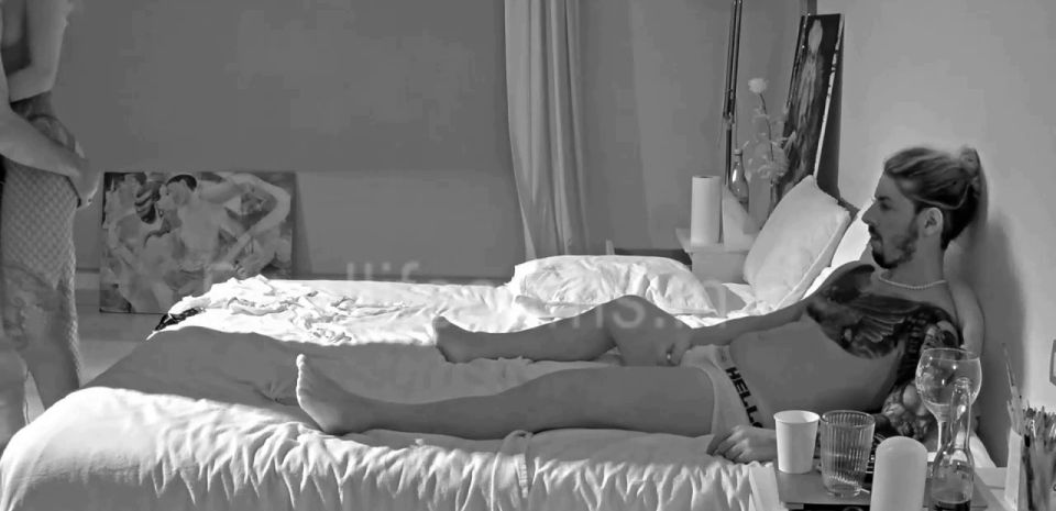 Reallifecam - Sara y 2 invitados besos táctiles Diviértete tratando de trío Mmf en la oscuridad 21.11.2024 620P - Voyeur