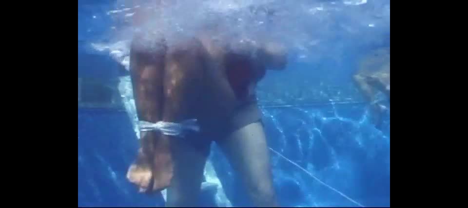 online clip para adultos 37 Capturado ladrón de joyas Dunked y ahogado 2 en bdsm porno remy lacroix bdsm