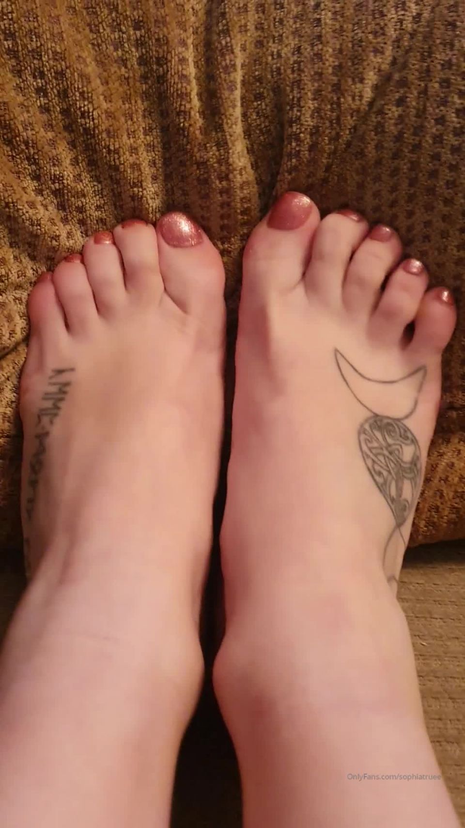 video en línea 19 sophiaftruee 10-02-2020 Estoy obsesionado con el color de mis dedos de los pies Sólo deseo tener una cara para asfixiarlos con. Smo  femdom  femdom porno femdom sin piedad