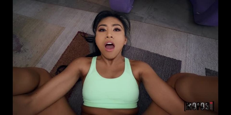 Ember Snow Anal Entrenamiento (porno asiática chica)