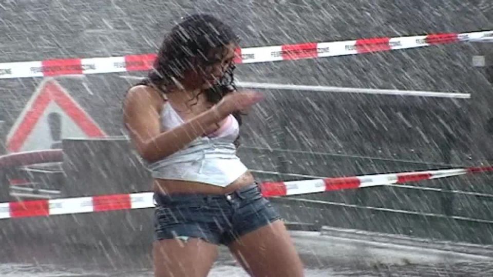 porno clip 33 MJ014 Bailando En La Lluvia, en la webcam