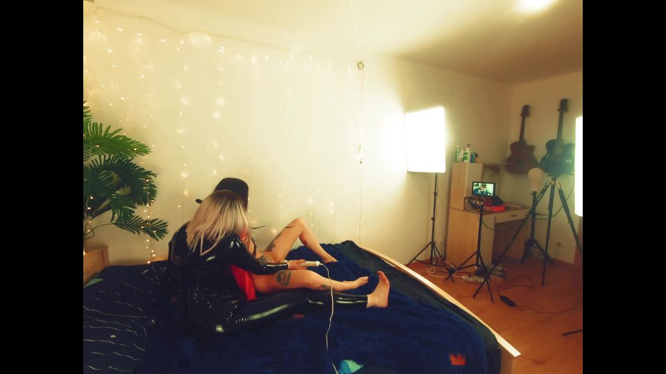 Hot Lesbian Games with Hitachi Magic Wand, Women Orgasm. ...